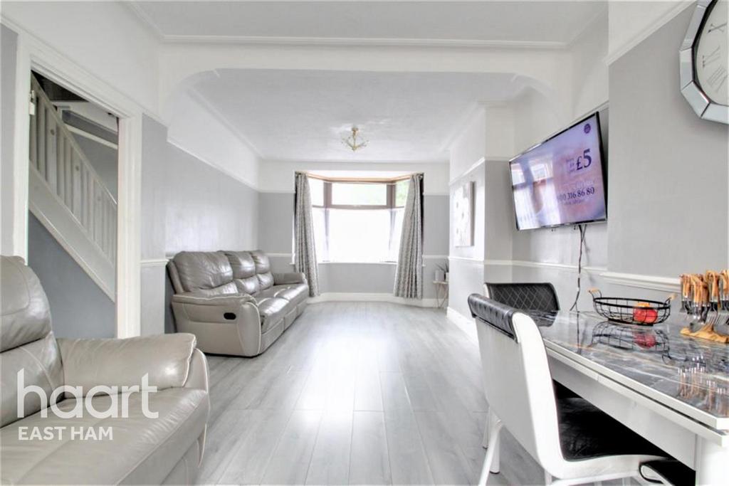 Tyrone Road, E6 3 bed detached house £2,100 pcm (£485 pw)