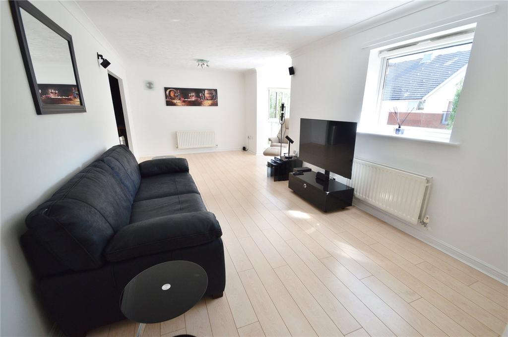 Grasholm Way, Slough, SL3 2 bed apartment £1,395 pcm (£322 pw)