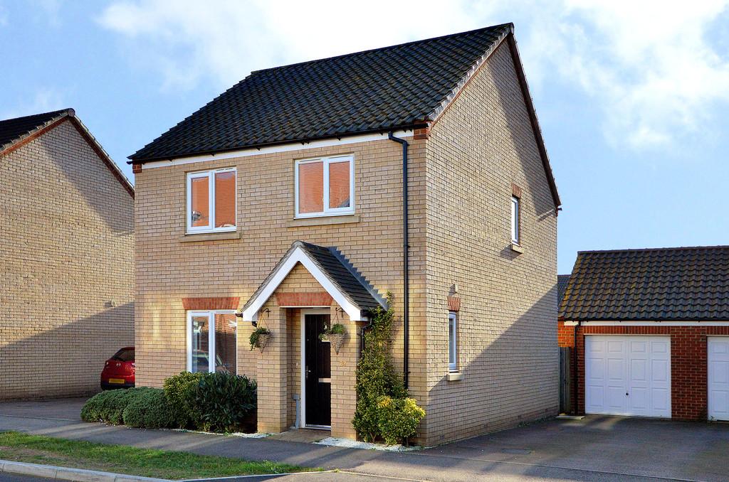 Almond Drive, Cringleford 3 bed detached house £1,450 pcm (£335 pw)