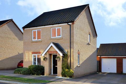 3 bedroom detached house to rent, Almond Drive, Cringleford