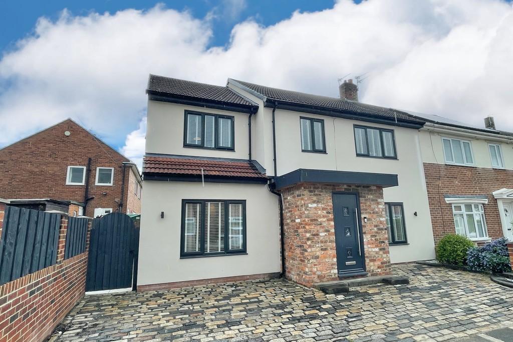 West Avenue, Whitburn 4 bed semidetached house £295,000