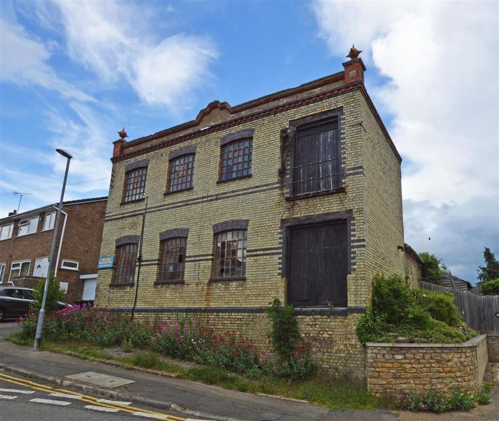 Park Road, Raunds, Wellingborough... Heavy industrial £90,000