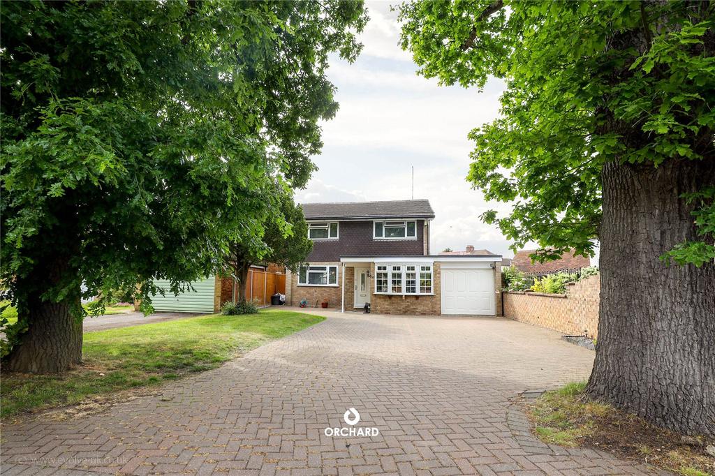 The Avenue, Ickenham, UB10 4 bed detached house for sale £960,000