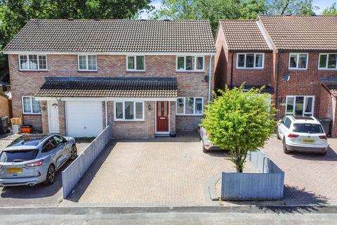 43 Chandos Close, Grange Park, Swindon, SN5 6AG