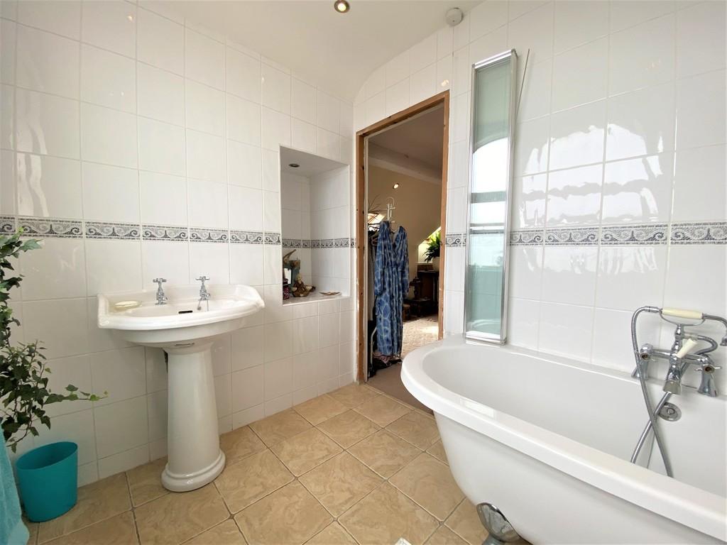 En suite to master