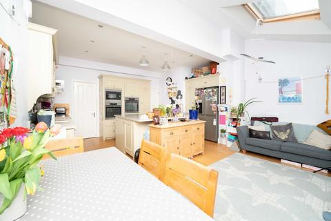 10 Wyndham Road, London, W13 9TE