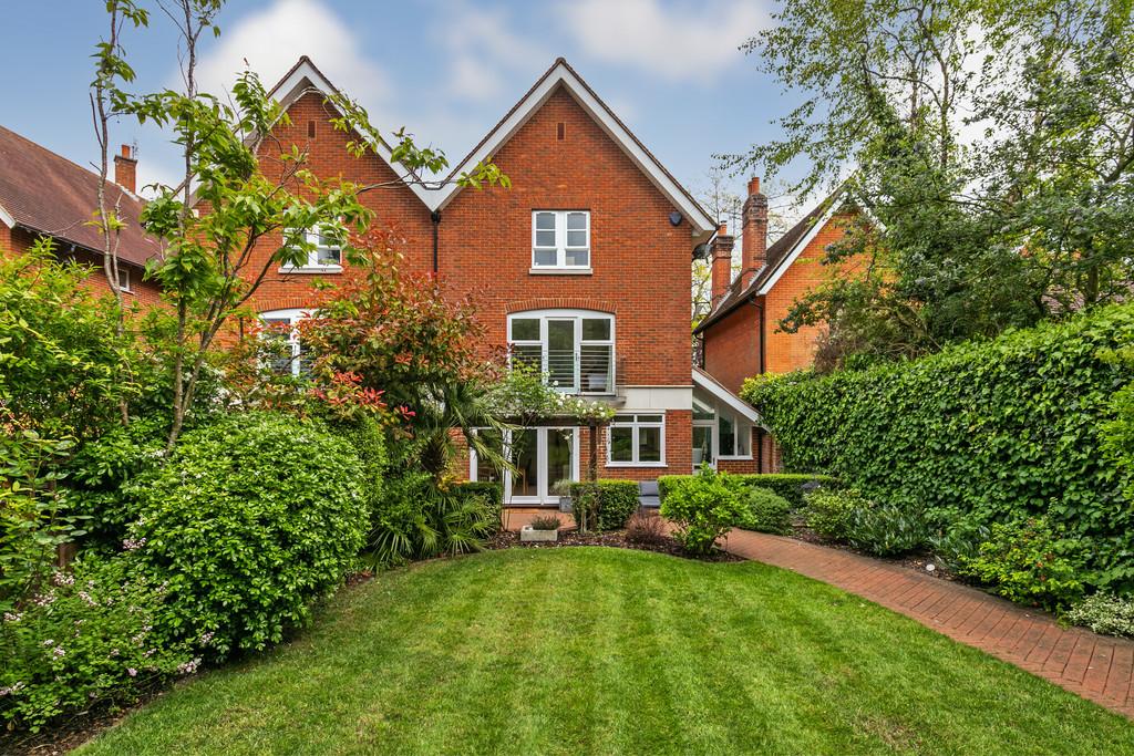 Edgar Road, Winchester 4 bed townhouse £4,000 pcm (£923 pw)