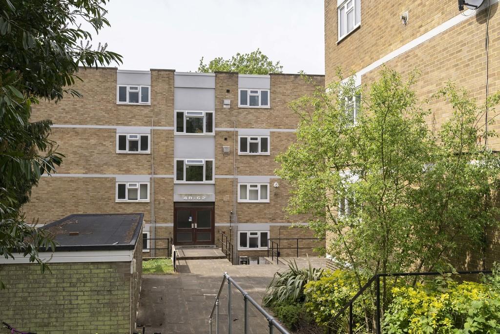South Terrace, Dorking 2 bed apartment £275,000