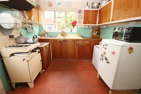 16 Meadow Way, Dartford, DA2 6AB