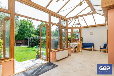 1 Woodlands Avenue, Romford, RM6 6EA