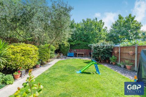 1 Woodlands Avenue, Romford, RM6 6EA