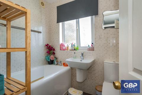 1 Woodlands Avenue, Romford, RM6 6EA