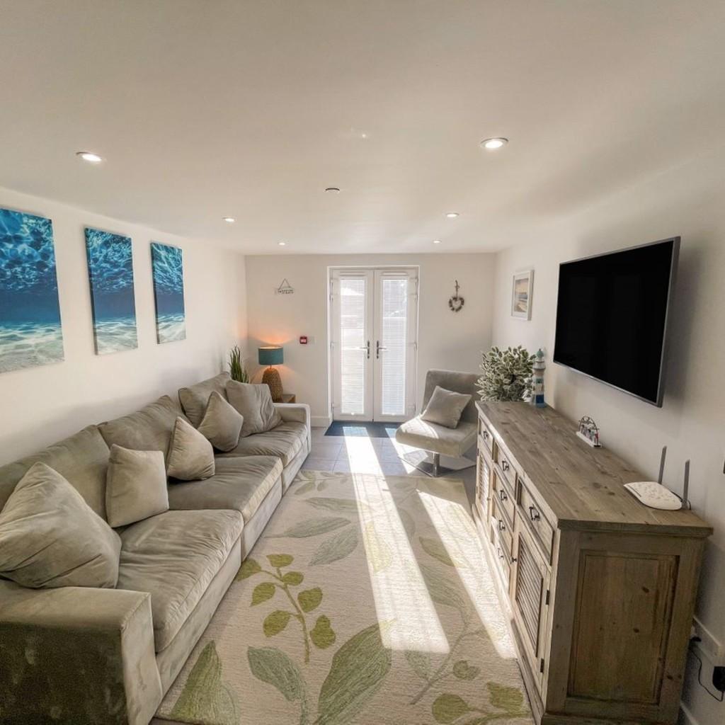 Beach Road, Benllech 1 bed apartment £950 pcm (£219 pw)