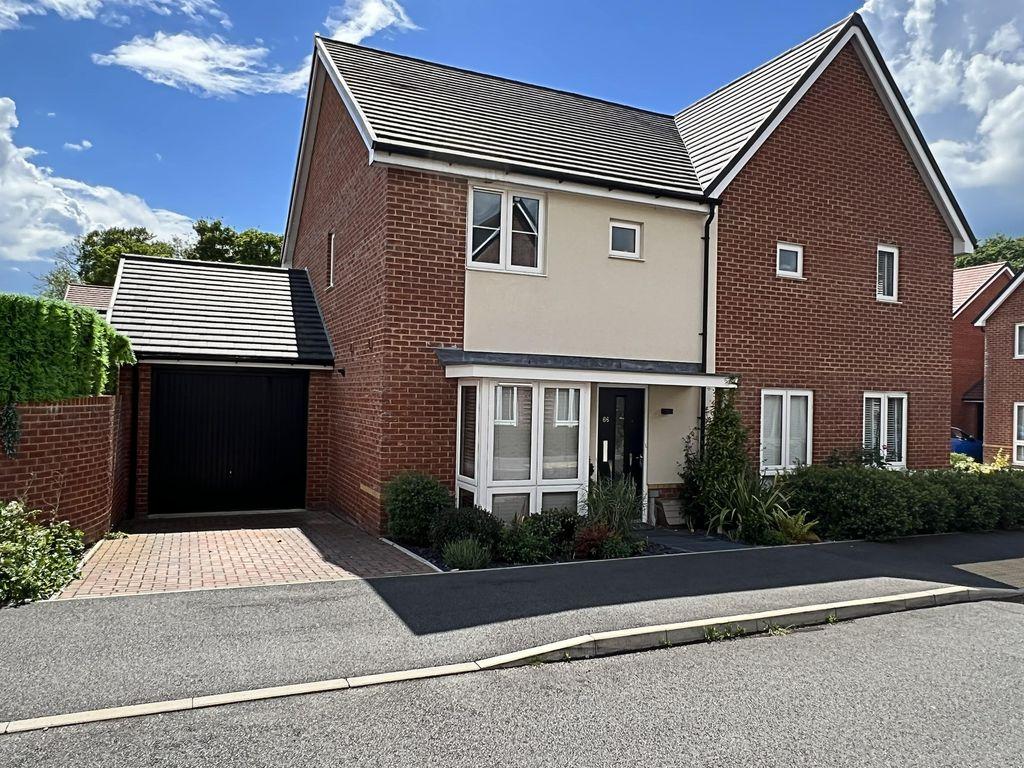 The Coach Road, Basingstoke RG23 7FY 3 bed semidetached house £380,000