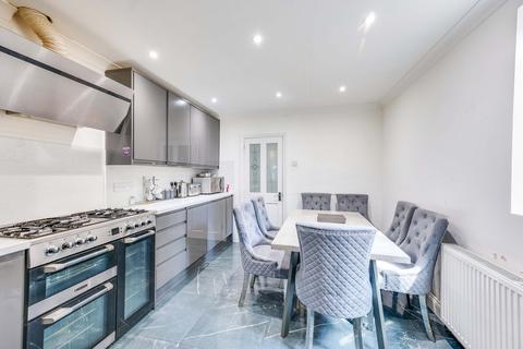 9 Balmoral Road, Westcliff-on-sea, SS0 7DG