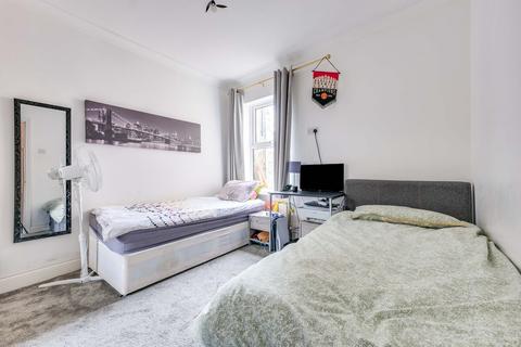 9 Balmoral Road, Westcliff-on-sea, SS0 7DG