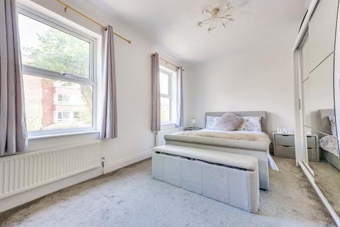9 Balmoral Road, Westcliff-on-sea, SS0 7DG