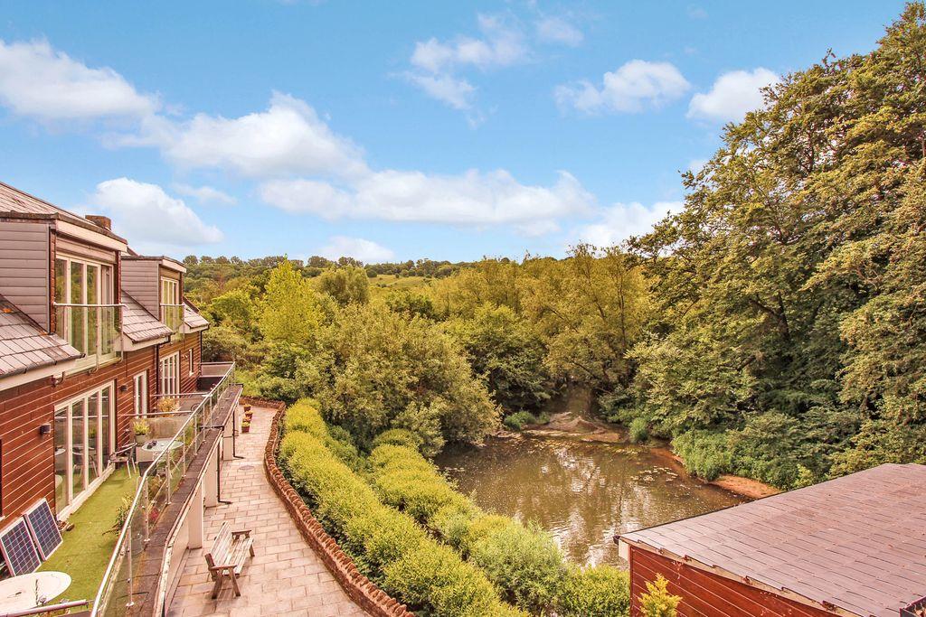Sherborne Road, Yeovil BA21 5BJ 3 bed apartment £190,000
