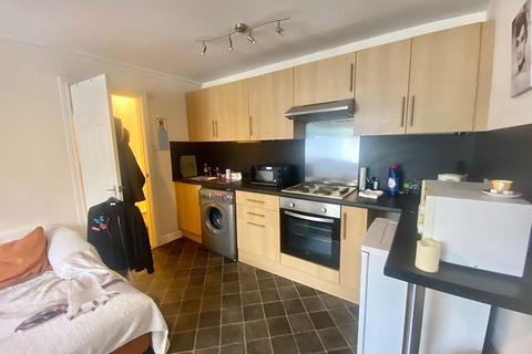 4 Corporation Road, Grimsby, DN31 1UF