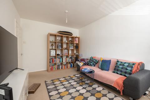 1 bedroom apartment for sale, Heathedge, London