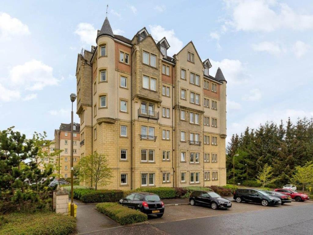 Eagles View, Livingston, West Lothian 2 bed flat £895 pcm (£207 pw)