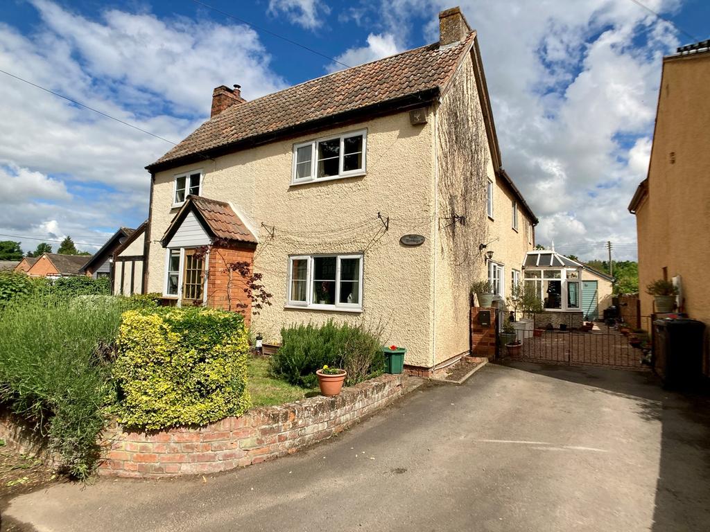 Bromsberrow Heath, Ledbury, HR8 3 bed semidetached house £350,000