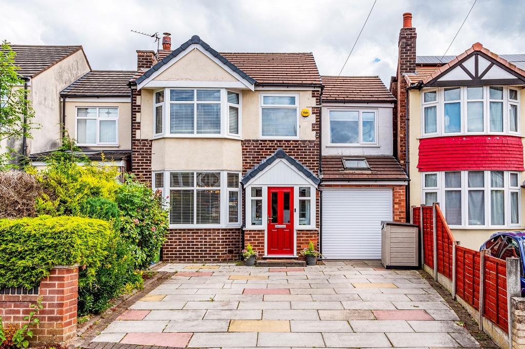 Keswick Avenue, Flixton, Manchester, M41 4 bed detached house £435,000