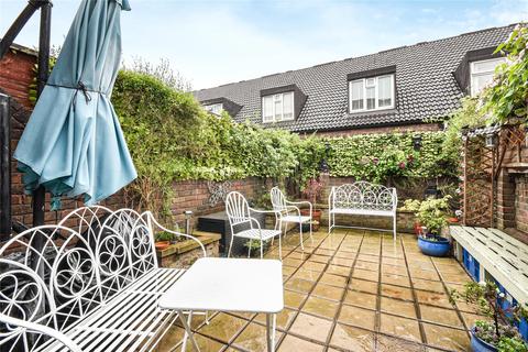3 bedroom house for sale - Coppock Close, London, SW11