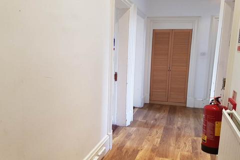 3 bedroom flat to rent - 142 2/2 Perth Road, ,