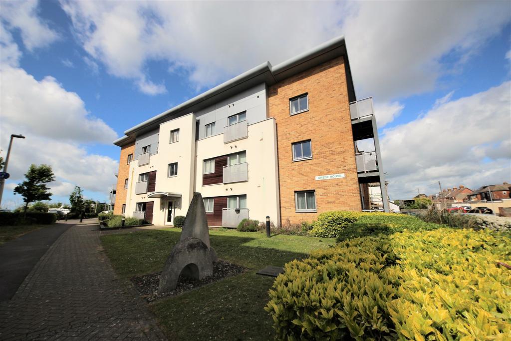 10 Norton Way, Poole, 2 bed apartment £66,500