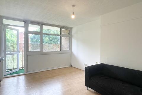 2 bedroom flat for sale - Belson Road, London, SE18