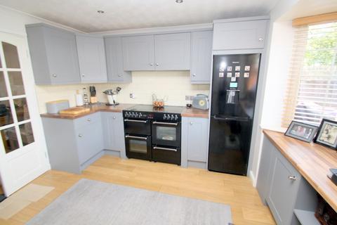 4 bedroom end of terrace house for sale - Stuart Way, Staines-upon-Thames, TW18