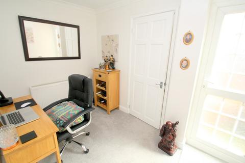 4 bedroom end of terrace house for sale - Stuart Way, Staines-upon-Thames, TW18