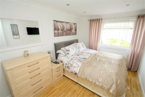 5 Scots Close, Staines-upon-thames, TW19 7RY