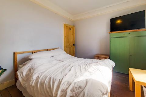 3 bedroom maisonette for sale - Greenford Avenue, London, W7