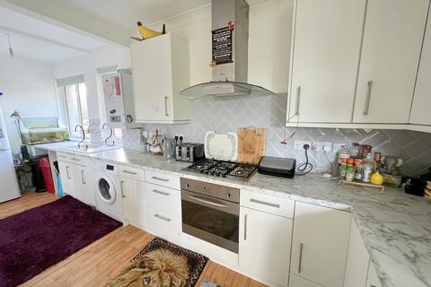 3 bedroom flat for sale, Ringwood Road, Poole, BH14