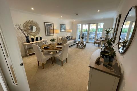 2 bedroom apartment for sale - 2-4 Sandbanks Road, Poole, Poole, BH14
