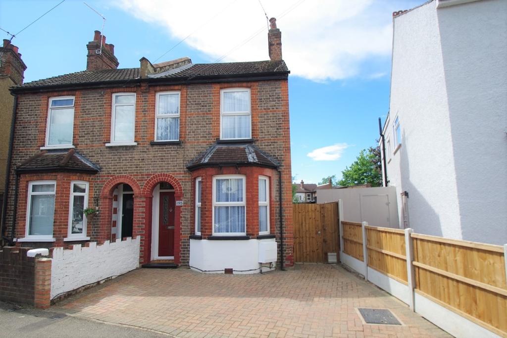 Sandringham Road, Watford, WD24 3 bed semidetached house £1,800 pcm
