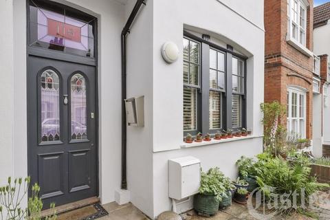 116 Rathcoole Gardens, London, N8 9PG