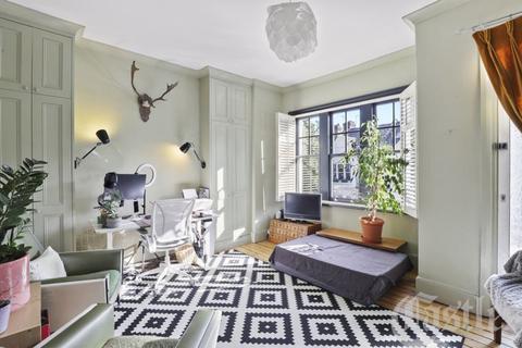 116 Rathcoole Gardens, London, N8 9PG