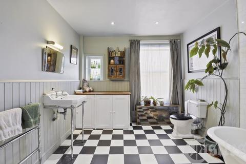 116 Rathcoole Gardens, London, N8 9PG