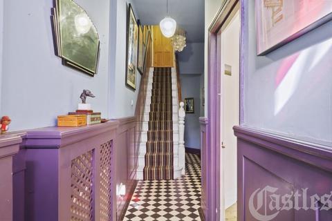 116 Rathcoole Gardens, London, N8 9PG