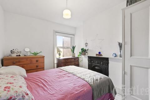 116 Rathcoole Gardens, London, N8 9PG