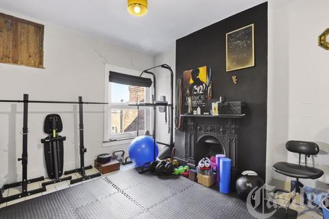 116 Rathcoole Gardens, London, N8 9PG