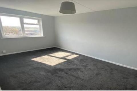 3 bedroom flat to rent, 9 Aveling Court, North Street, Rochester