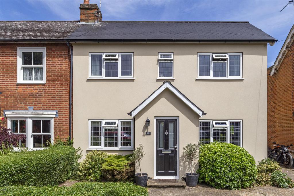 Lime Grove, Addlestone 3 bed semidetached house for sale £550,000