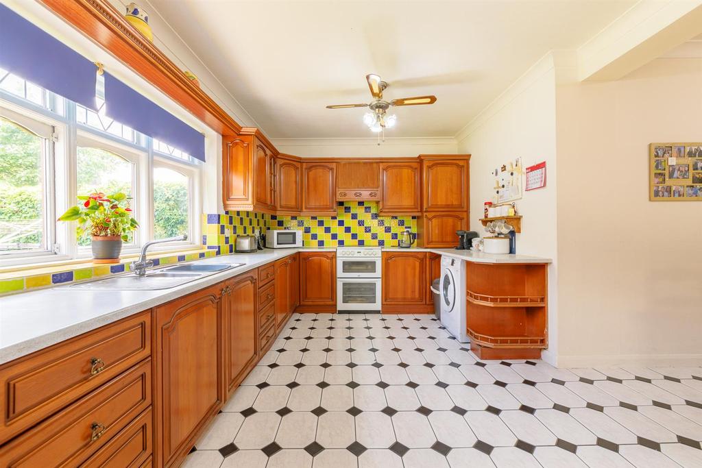 220 Central Park Road    E6 3 DL (109).jpg