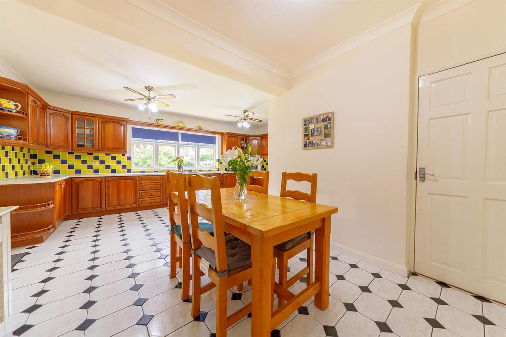 220 Central Park Road    E6 3 DL (111).jpg
