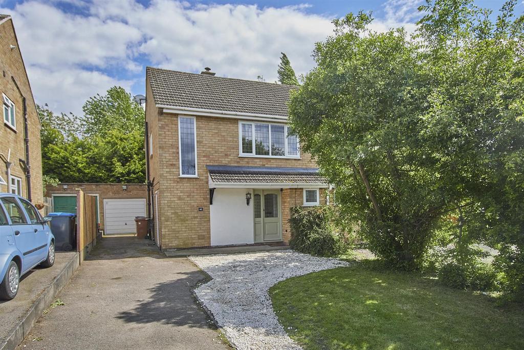 Saville Close, Hinckley 3 bed semidetached house £280,000