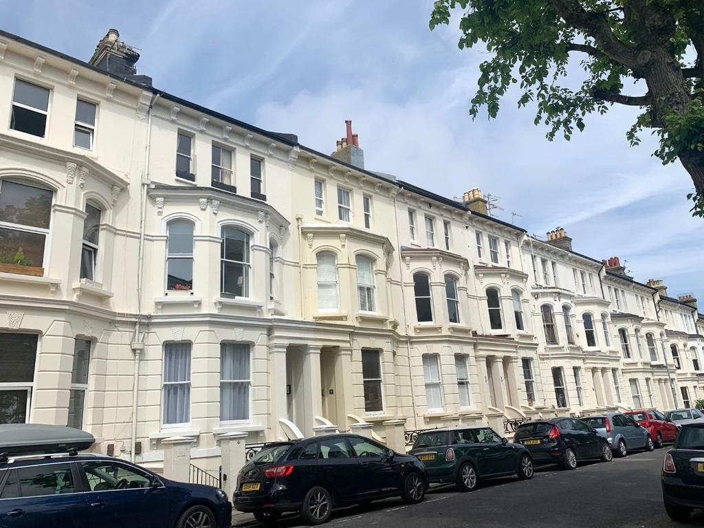 Albert Road, Brighton 2 bed flat £1,395 pcm (£322 pw)